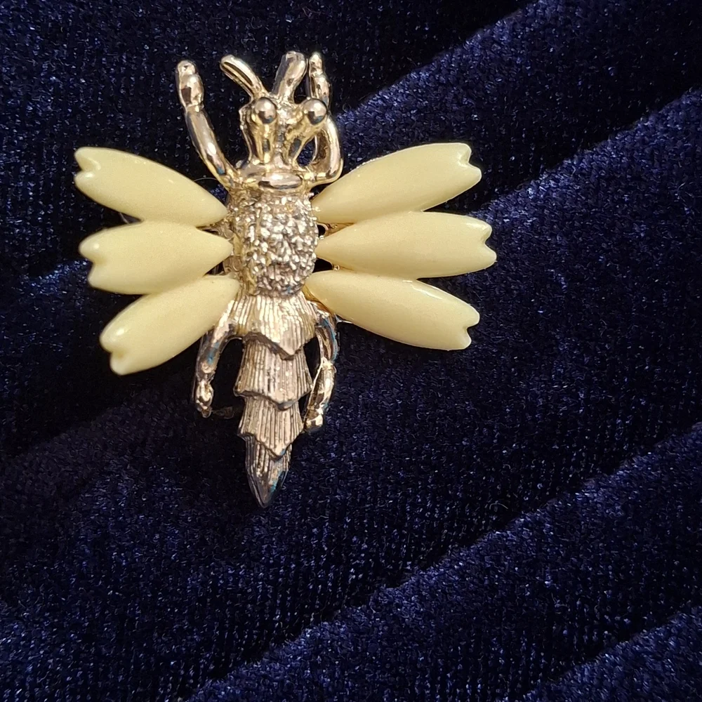Bug Gold and Yellow Luxite Bee Brooch Pin Vintage